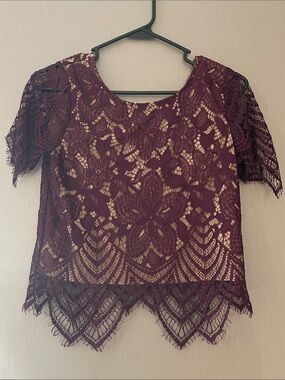 Express xs Women's Burgundy Lace Short-Sleeve Top tan underlay scallop eyelet